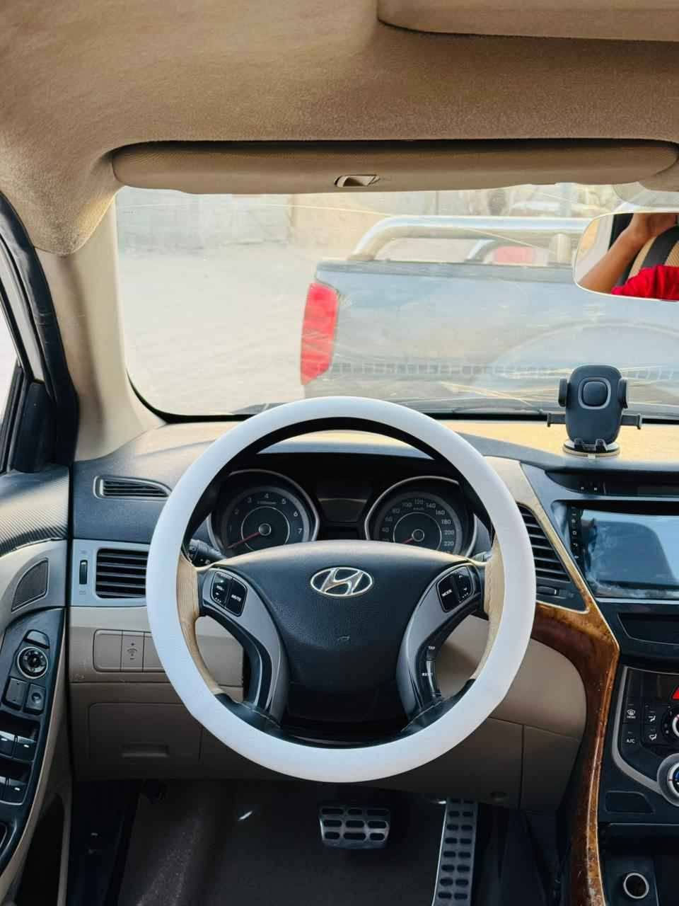 السلام عليكم مرخصه الادمن 
النترا مديل 16 خليجيه مكينه 1800 حداده جديده تبريد شغال منضومه زنون السياره بيها جاملغ الامامي مبدل وبيها بارد بلابواب
السعر 110عنواني بصره ابو الخصيب عويسيان
***********
اتصل وتدلل البصرة, العراق
