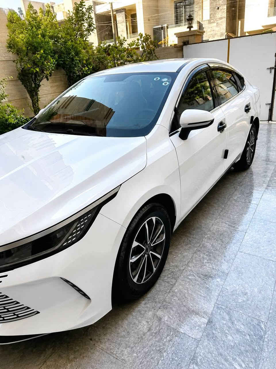 السلام عليكم byd دستروي فول عد الفتحه سياره مكفوله من الصبغ والضربه ماشيه 8 الكلي سياره جاهزه كماليات نيكلات وحوضيات سياره جاهزه من كلشي سعره 19 مليون و750 عنوان شارع فلسطين واي ستفسار اتصال على رقم ***********
