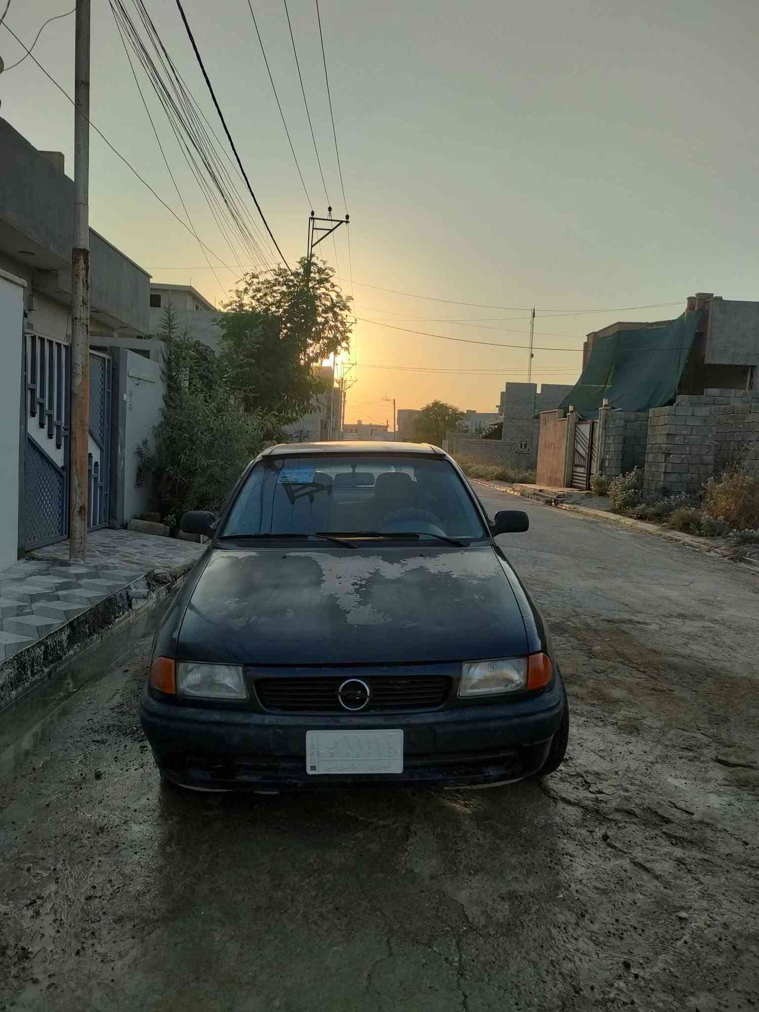 اسلام عليكم سياره استره للبيع موديل 92 حجم 16 بدون صبغ بلادي محرك وكير شرط تايات جديد باتري جديد شرط تحويل رقم الماني نينوى  / *********** مكاني حي الملاين الثانيه  السعر 43 وبي مجال
