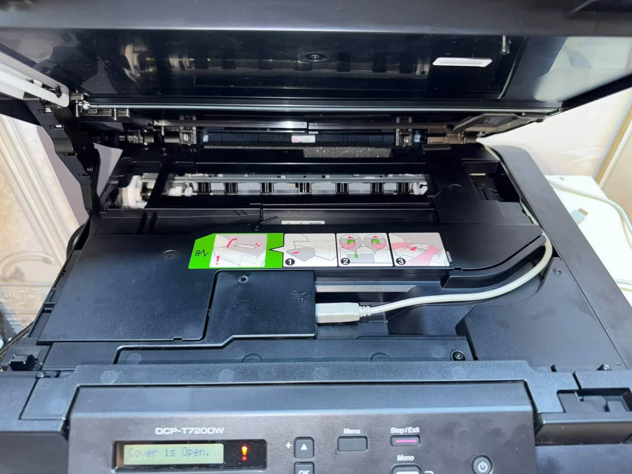 طابعة برذر T720WD
طباعة وجهين تلقائي
واي فاي 
فيدر + سكنر
واسود وابيض + ملون
جديده صار يومين من شتريتها 
بس ماعرفت استخدمها 
 بالكارتونه مع كل ملحقاتهه
سعرها ٣٠٠ الف وبيها مجال
متوفر توصيل الى جميع محافظات العراق
للاستفسار الاتصال على رقم ***********
