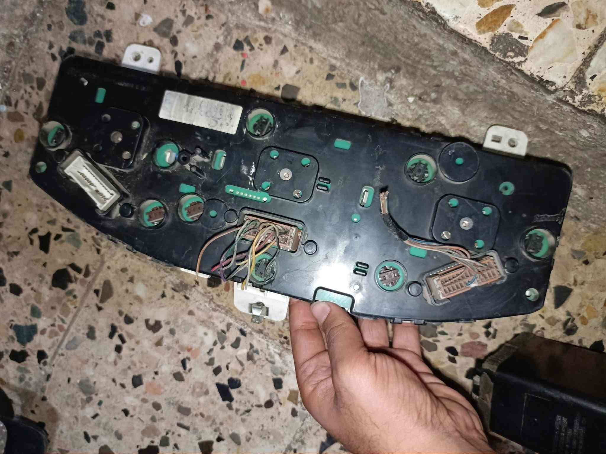 سلام عليكم 
عداد شغال كيه نيسان ناصي مفول على اخير ب 150 
مال تفصيخ اصلي 
سيت بطن مال تبريد كامل ب 60 
بجم مال قاعدة مال تبريد هيه ول قاعدة ب 30 
و كرسي قلابي عوزه دوشمه ب 50 

***********
