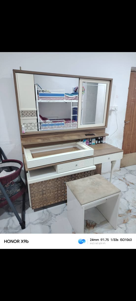 غرفه تركيه خشب hdf اضرارها بسيطه سعرها 400 الف بيها مجال المكان كربلاء حي العسكري الطاقه للاستفسار الاتصال على الرقم *********** كربلاء, العراق
