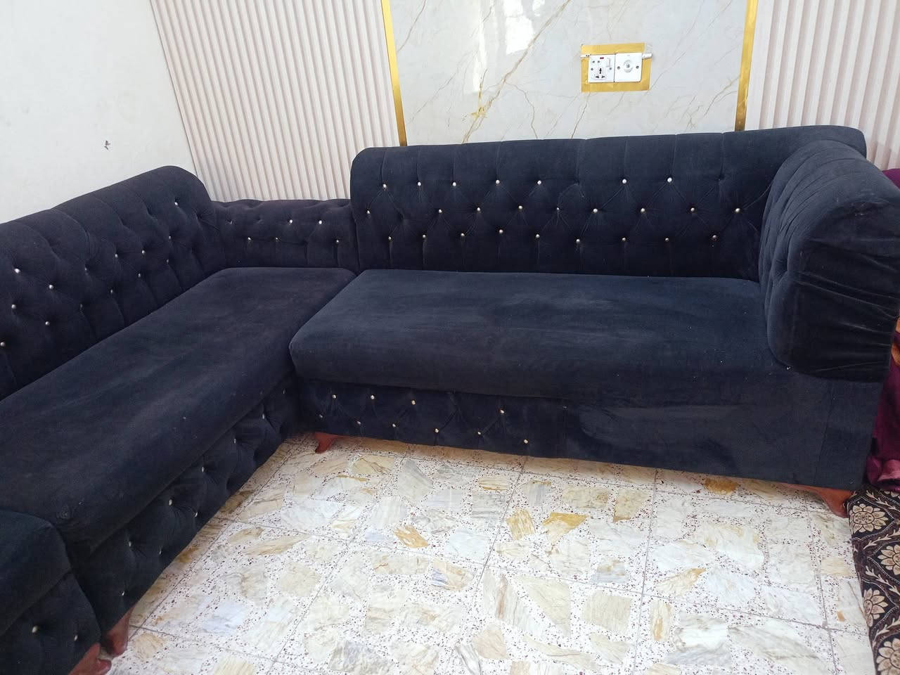 كنب ٨ مقاعد • درجة اولى • قابل تفاوض
