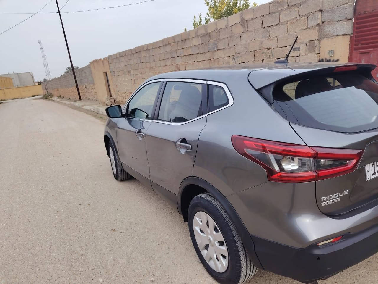 🚗 للبيع نيسان روج سبورت 2020
Nissan Rogue Sport S

🔹 الموديل: 2020

🔹 الممشى: فقط 30 ألف مايل

🔹 الفئة: S 

🔹 الحادث: حادث خفيف جداً، فقط ضربة بالصندوق الخلفي

🔹 الحالة: نظيفة جداً، مكينة وگير  جديدة وبحاله ممتازة، وما بيها أي مشاكل.

محرك 2000 مرغوب

🔹 المواصفات: كاميرات + رادارات + مواصفات حلوه

🔹 الصبغ: فقط صندوق خلفي

🔹 الاستخدام: استخدام شخص واحد فقط ومداريها كلش

🔹 الصيانة: تبديل دهن دوري افضل نوعية و كل 2000 مايل

🔹 الملكية: مرقمة باسمي.

🔹 الرقم: انبار.

🔹 التحويل: تحويل ثاني يوم.

🔥 سيارة نظيفة جداً وممشى حقيقي، جاهزة للفحص والشراء.

📍 الفحص على المشتري، والسيارة حاضرة للفحص بأي مكان يتفق عليه.

💰 السعر: ١٤٠ورقه

رقم الهاتف/***********
