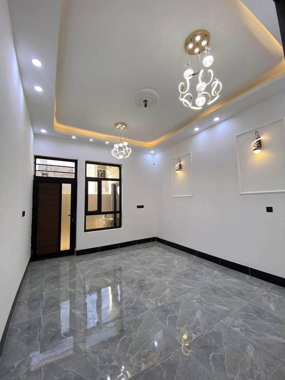 السلام عليكم
دار للبيع في تكريت الديوم🏠

مساحته الكليه 100متر مربع في حي التصنيع📍 

الوجه 7م النزال 15م 

موقعه جداً راقي و مميز☑️ 

بصف الركن السعر مناسب 

بالنسبه لموقع الدار💰 

غرف نوم ثلاثه واستقبال 

وصاله واسعه ومطبخ🚰 

مجموعه 3 صحيه الدار 

شغل جناي درجه أولى✍🏾

السعر / 85 وبيها مجال 

للأستفسار ***********
