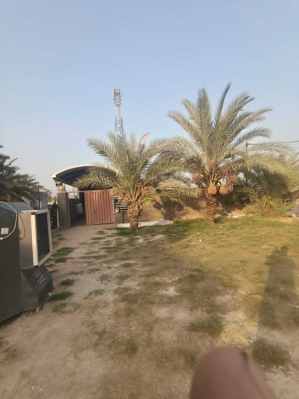 بيت البيع سند 25بسامينه يحتوئ عله 3غرف ومطبخ وصاله14متر واستقبال14ويحتوئ عله برج كهرباء 24ساعه وراتب سنوي ومن ضمن البيت وراء عرصه تقريب 500متر وكدامنه حديقه يبعد عن شاررع الزركه 75متر عله طريق الزوار 
الاستفسار ***********

