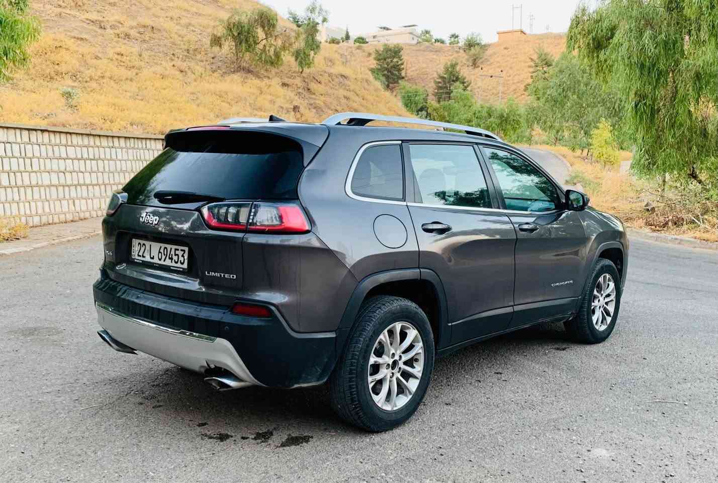 جیب چیرۆکی مۆدیل2019لیمتد فول مواسەفات بەس سلاید نیە  کۆبۆنی بەنزینی کەرکوکی هیە گیرو مەکینە بەشرت تەحویلو خرامە بەشەرت سیارەکە تابلی خاوینو بی مەسرەفە هەموو گیانی بەشەرتە سیارەکە سبوخ عام نیە بەلام بەعام بۆیاخ دەیفرۆشم سعری83گەلا 
***********
*********** كويسينجاك, أربيل
