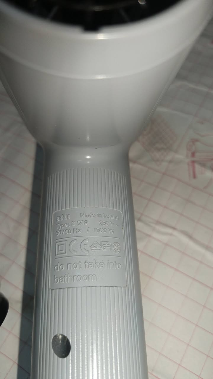 سشوار Braun Silencio 1600 أصلي Vintage – نادرللبيع سشوار Braun Silencio 1600 أصلي، موديل قديم ومميز من شركة Braun.
للبيع سشوار Braun Silencio 1600 أصلي، موديل قديم ومميز من شركة Braun.
القدرة: 1500 واط
3 مستويات تشغيل
الحالة: نظيف ويعمل بشكل جيد
الموديل: Type S609
مناسب للاستخدام أو لهواة الأجهزة القديمة والـVintage.
البيع في الموصل
السعر: 50,000 دينار قابل للتفاوض للجادين
📩 للتواصل: واتساب
***********
