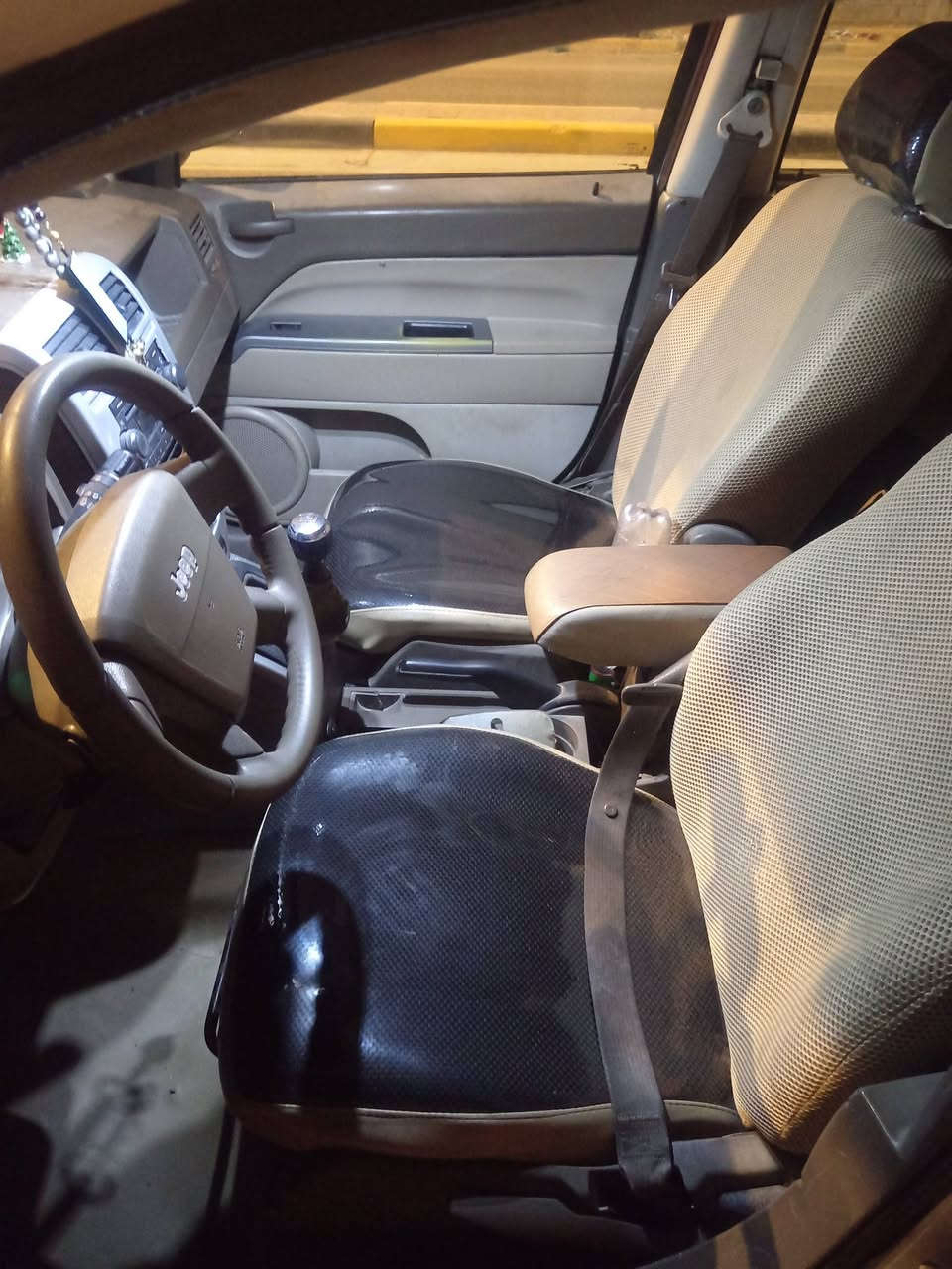 السلام عليكم ورحمة الله وبركاته
​جيب كومباس (Jeep Compass) موديل 2007 للبيع
​سيارة حلوة وخير من الله، جاهزة للاستخدام وما تحتاج أي مصارف:
​الرقم: بغداد.
​المحرك والكير: مكفولات وخير من الله، كير ومكينة بشرط الفحص.
​التايرات: تخم تاير جديد.
​الكهربائيات: شغالة بالكامل 100% وما بيها أي نقص.
​التبريد: منظومة كاملة ومشدودة، مجرد تحتاج شحن غاز.
​المكان: كربلاء المقدسة.
​السعر: 48 ورقة ($4,800) وبيه مجال بسيط للطيبين.
​للتواصل والاستفسار (اتصال أو واتساب):
***********

