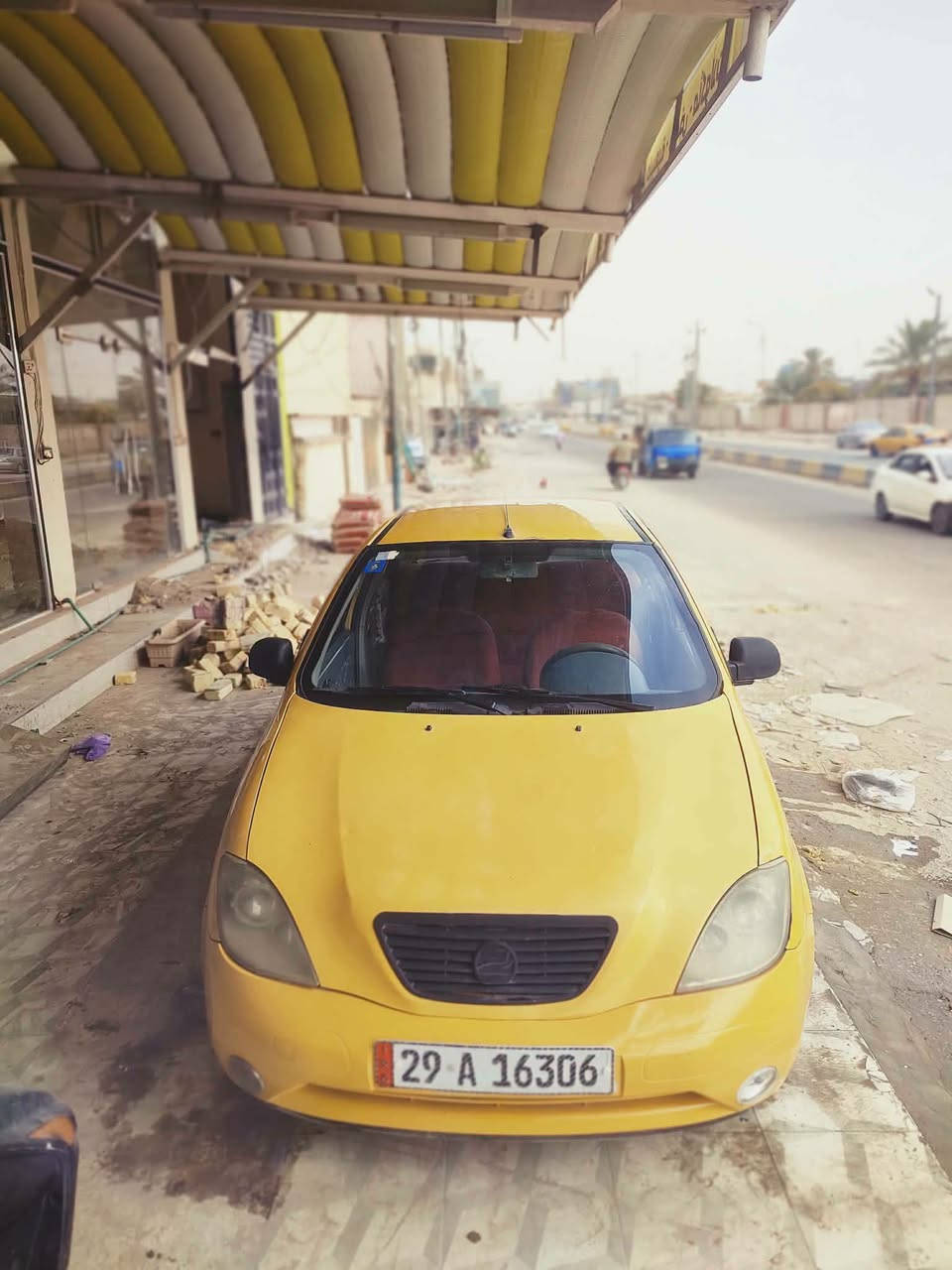 جالسلام عليكم طيبة موديل 16اصفر رقم واسط انكليزي باسمي مصفره هيئه وغرمات  السعر 36بيه مجال سياره حلوه ونضيفه وجاهزه من تبريد وتايرات وكلشي   ***********
