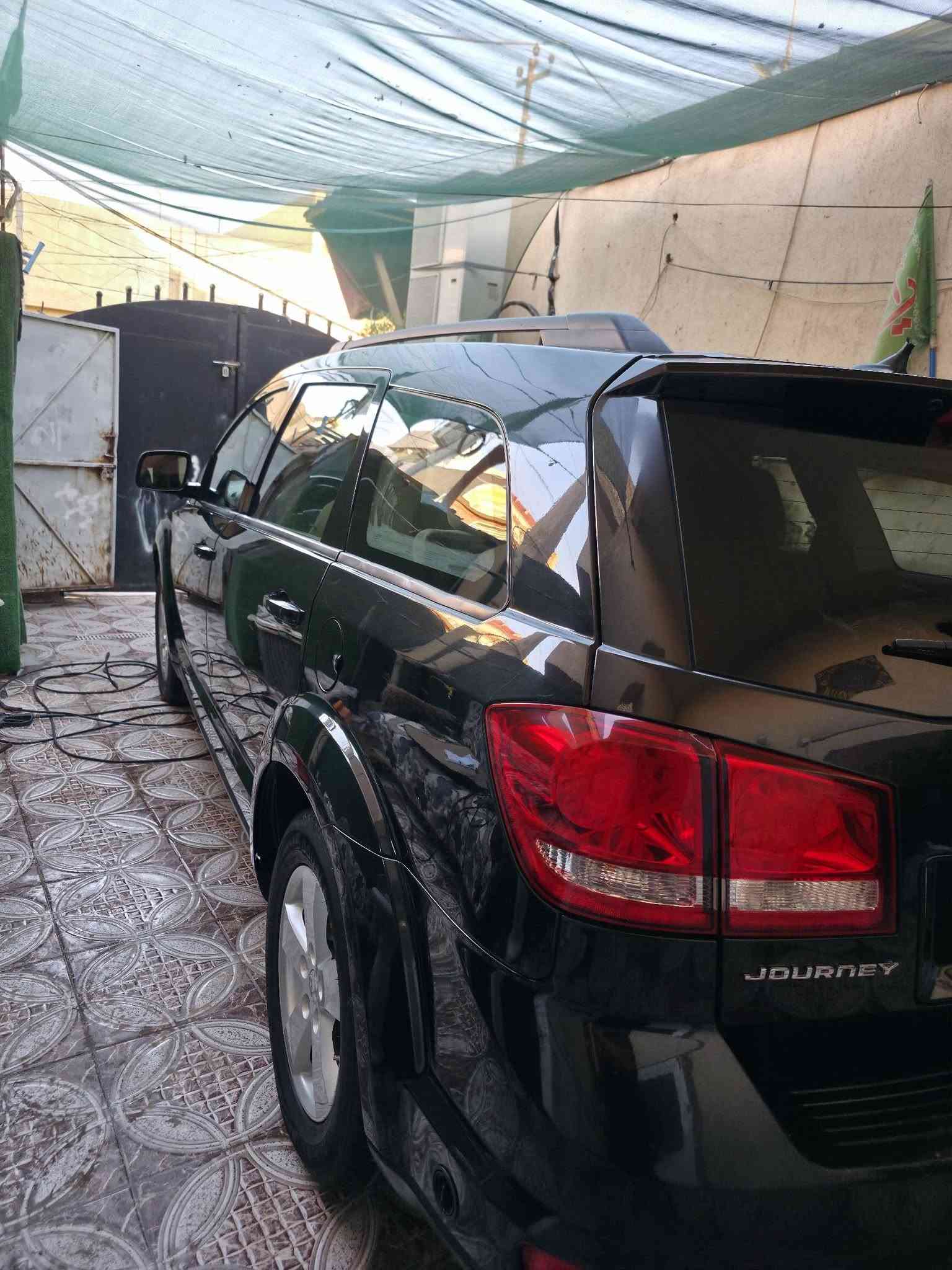 ماشيه 240 الف كيلو متر حقيقي وقابل للزياده 
رقم سليمانيه حره باسم اخويه 
بيها حادث فقط بلجاملغ جهة السايق موضح بلصور مبين اللون 
مكينه 3600 قطعة وحده تبريد والسياره محوره غاز صارلها سنه واي مشاكل مبيها مكينه صافيه كزاز
 للتواصل *********** 
مكاني بابل
السعر ١١٥ وقابل للتفاوض
