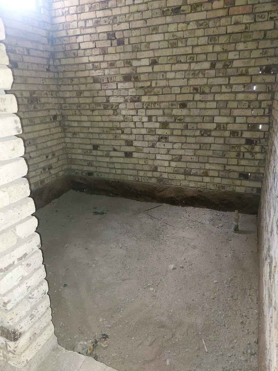🏠 للبيع هيكل دار — طابو صرف

📍 الموقع: خلف تقية الطيارين
📐 المساحة: 180 م²
🏡 ركن على شارعين
✨ بناء حديث

🔹 الطابق الأرضي:
• صالة
• مطبخ
• استقبال
• كراج
• حمامات داخلية وخارجية
• غرفتين نوم
(بيت بي فضله) 

🔹 الطابق الثاني:
• غرفتين نوم
• صالة
• سطحين
• حمامين سويت داخل الغرف

📄 طابو صرف

📞 للاستفسار والاتصال:
***********
