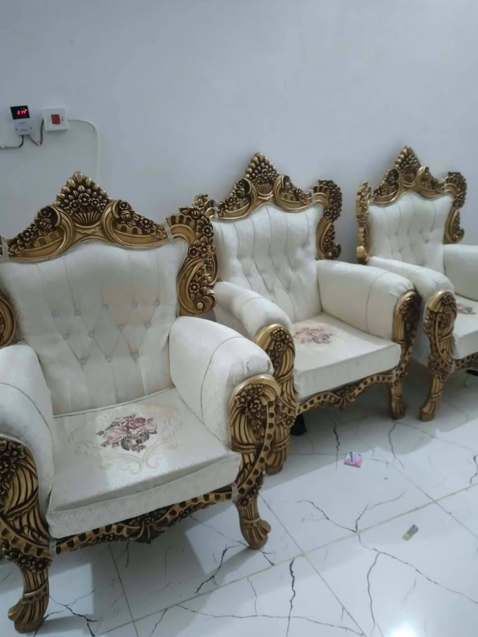نضيف جدا • ويا طبلات • كنب