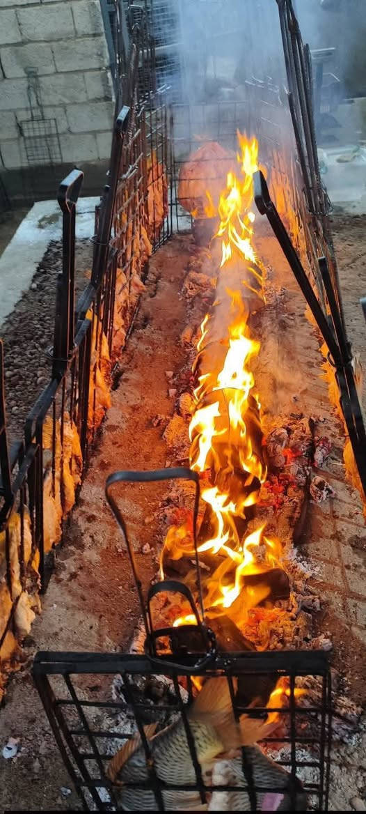 يعلن مطعم وأسماك الجسر (بإدارة الأخوين جاسم وحميد) عن توفر أشهى وأطيب أسماك داقوق الطازجة وبأقل الأسعار المنافسة!
💡 ثقتنا بعملنا مالها حدود:
"إذا ما يعجبك طعم السمك.. مرجوع والتكلفة علينا!" 🤝
طعم أصيل، نظافة عالية، وأسعار زهيدة تناسب الجميع. تعلّوا وجربوا بنفسكم والفرق تحكمون بيه!
📍 الموقع: الحويجه - جسر المصنعة
📞 للطلب والتوصيل / الاستفسار: ***********
أهلاً وسهلاً بكم، تنورونا بأي وقت! ❤️
