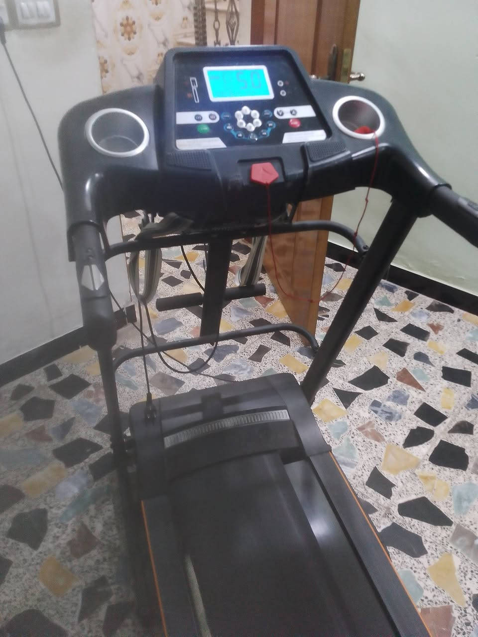 السلام عليكم.جهاز جري مع دلاكه  العسر 200وبي مجال العنوان .كاظميه
رقم الهاتف.*********** واتساب
