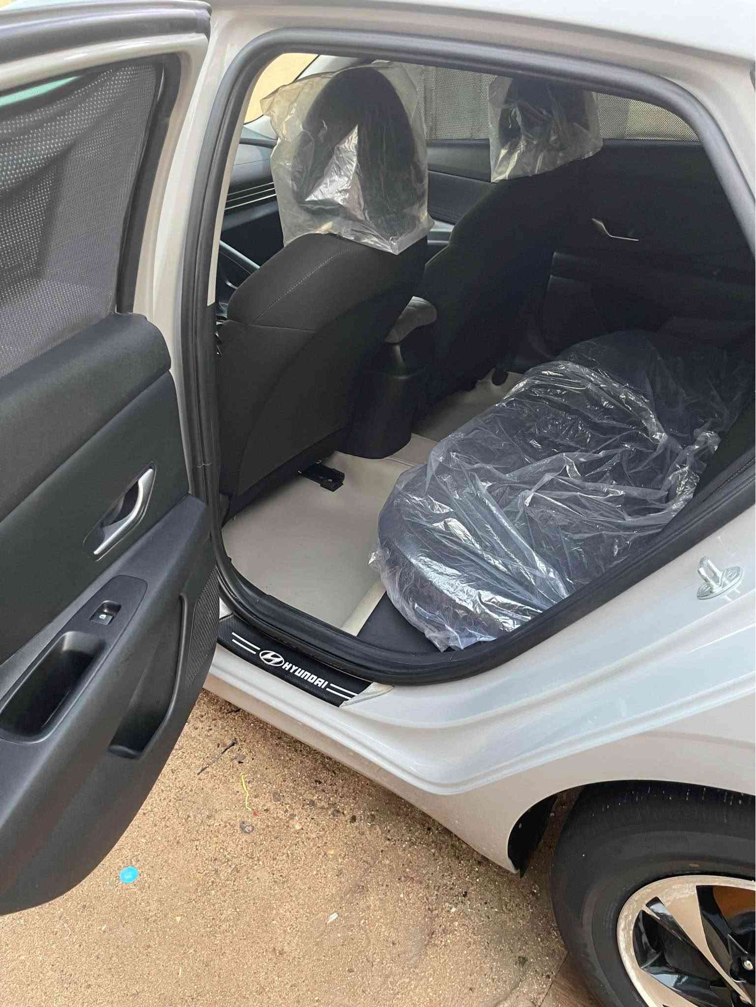 سلام عليكم
 النترا لون سموك موديل 22 وارد امريكي مكينه 2000دوش سياره نص فول ماشيه 59 الف كيلو سياره مال بيت جديده كلش بمعنى الكلمه مامتعوبه ولامشتغله تكسي وكلشي بيهه بلاد على وضع شركه سياره حادثهه بس طرف البنيد ٥ اصابع ضربتهه حته دعاميه نفسهه لباقي كله كفاله عامه كير مكينه حداده كفاله رقمها بصره معوقين السعر 145 وبيهه مجال قليل هـ*********** مكاني بصره شط العرب Singapore
