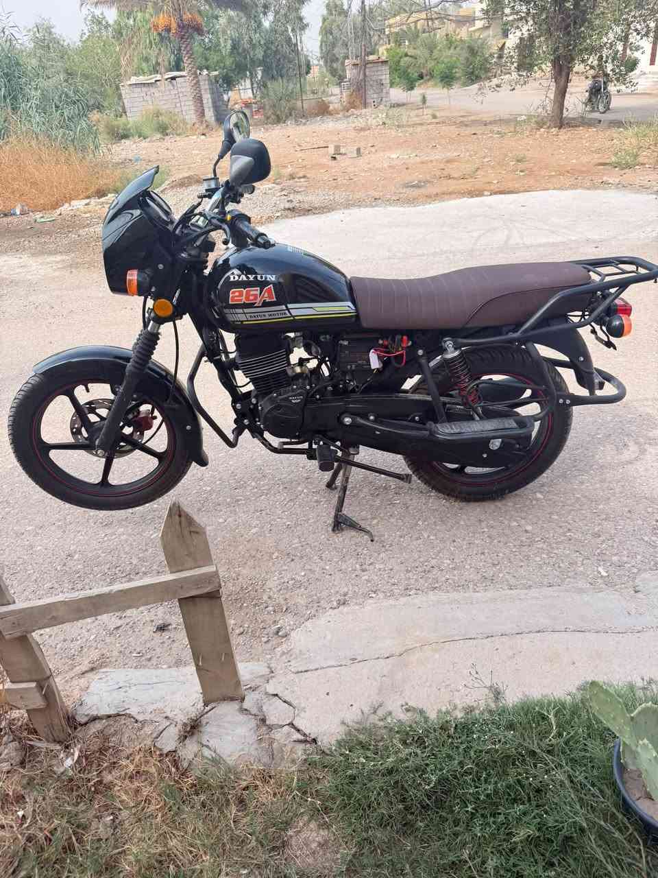دايوان كلاسك موديل 25 شكل 26 مكينه 200 ماشيه 3000
سكنر دراجه على وظع الشركه نقصه بس صفاحيه 
عنواني ديالى قريب الغالبيه 
السعر 1550 بيه مجال قليل 
***********

