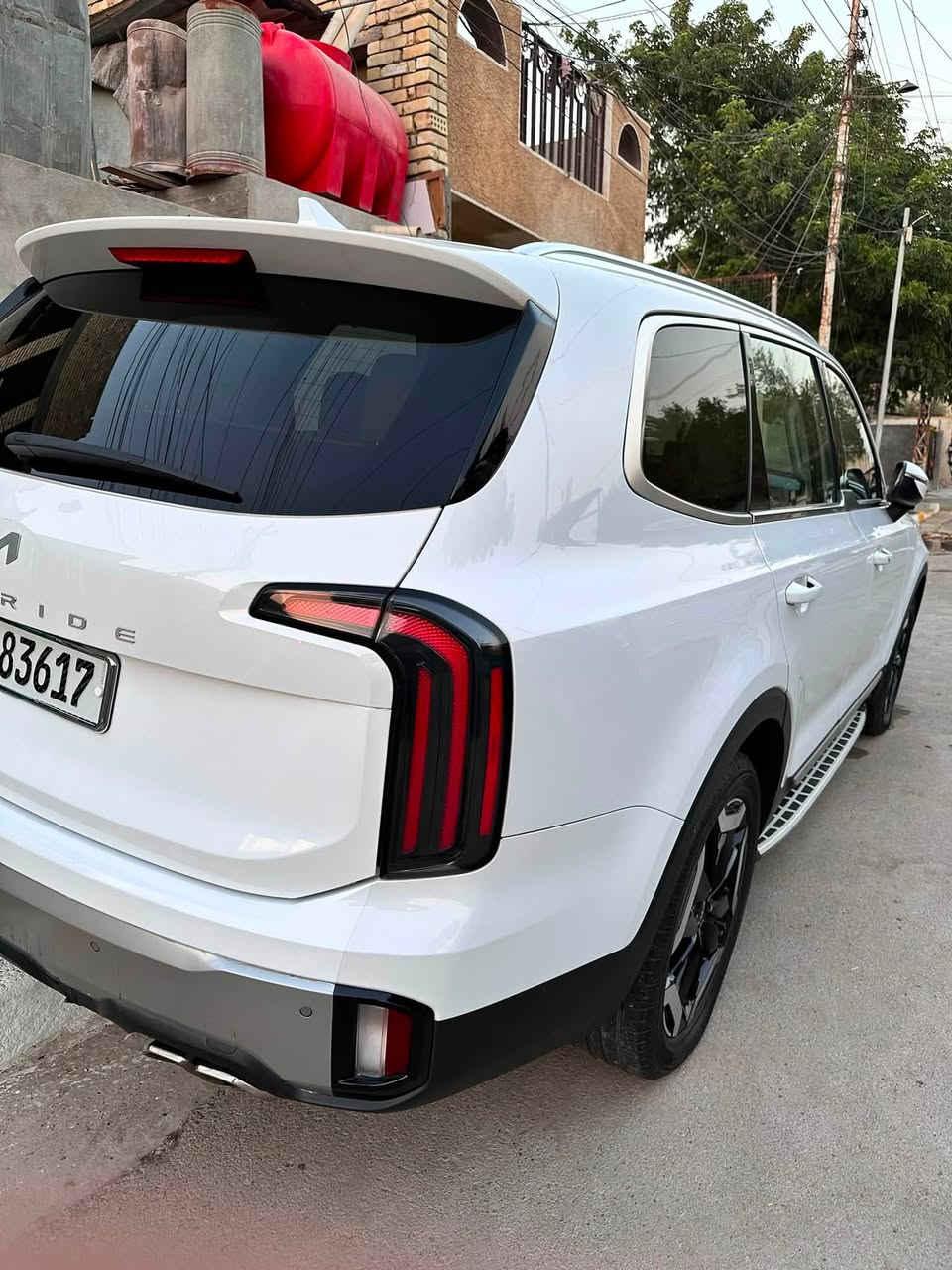 للبيع كيا تيلورايد Kia Telluride 2023 🚘  
الفئة: EX فول مواصفات - وارد امريكي  
السعر: اتصل وبيها مجال بسيط للشراي  
المكان: - بغداد | رقم بغداد باسمي وتحويل فوري

المواصفات:
 •  المحرك: 6 سلندر
 •  الممشى: 58,000 كم فقط
 •  الداخل: جلد فخم
 •  المقاعد: تدفئة + تبريد
 •  تحكمات كاملة@إشارة: ستيرن، شاشة، كروز
 •  فتحة سقف بانوراما
 •  مرايا شفط + شارة بالمراية
 •  بصمة + تشغيل عن بعد + حساسات + كاميرا

الحالة:  
نظيفة جداً - حادثها بارد فقط بدون اي قطرة صبغ  
مكفولة من كلشي ومكفولة فحص

للاستفسار: ***********
