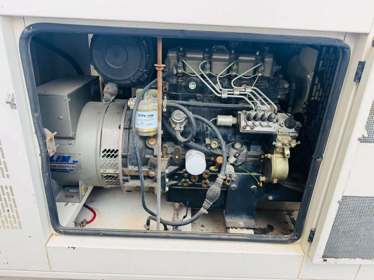 مولدة ديزل • بيركنز • 22KVA