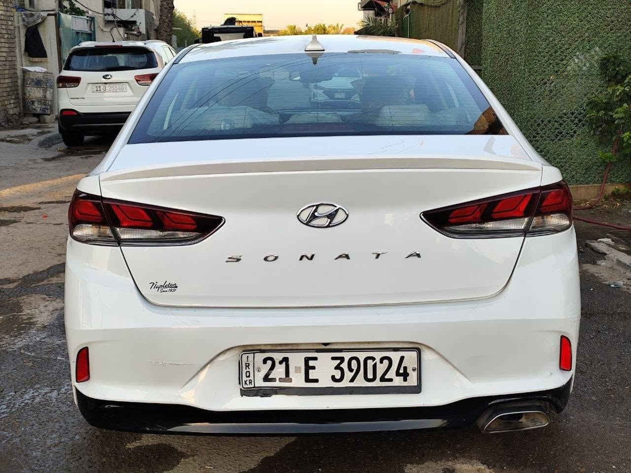 السلام عليكم 
سوناتا 2019
مكينه 2400
رقم سلمانيه الدولي 
فووول موصفات 
بصمه  
كشن كهرباء 
كشنات تدفئه
كأمره دواره 
جنطه كهرباء 
رادار 
نقطه عمياء 
أشاير بل مري 
شاحن واير ليس 
فول تحكمات استيرن 
قطعتين تبريد 
وبعد بيه هواي موصفات 
حادثه/ بلصور  
مكان السياره / بغداد الشعله 
رقم الهاتف /‏‪***********‬‏
السعر / 128 و بيها مجال بسيط
