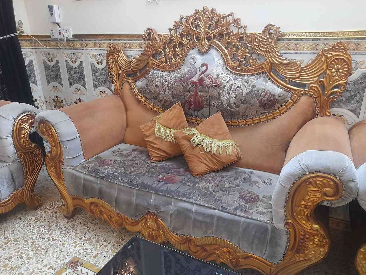 السلام عليكم 
للبيع 
تخم ملكي 👑 
عدد مقاعد 10 
مع طبلات عدد 5  وحدة كبيرة و4 صغار 

سعره:- 400 
مكانه:- بغداد الشعلة 
الرقم :- ***********
