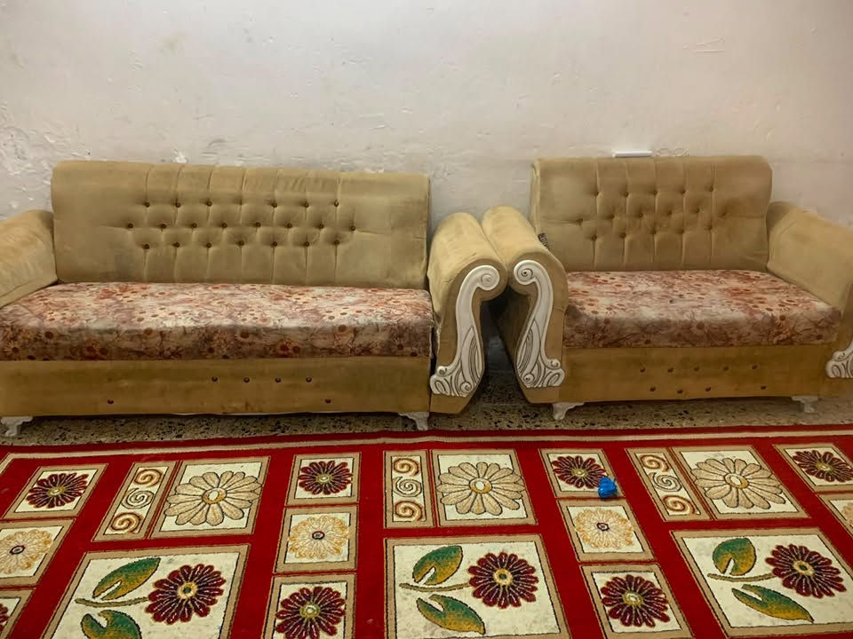 غراض بيت للبيع 
مطبخ  كاونتر وزاويه وسنك 250
تخم قنفات 7مقعد 100
جلسة ديوان 7 مقاعد 75
ميز شاشة 25
جهاز رياضة 50
للاستفسار ***********
