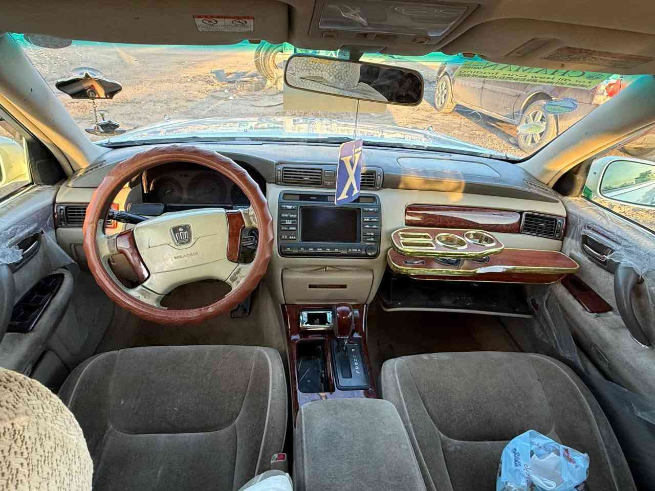 ملكه جنون ادوات ادوات 
موديل2000
كصه قماره
متومه طبق الصل سياره نضيفه 
تبريد ثلج 🥶
مكينه بيفيتي كير  حداديه تخم تاير مكفوله
سعر 40وبيه مجال
رقم***********واتساب فقطط
