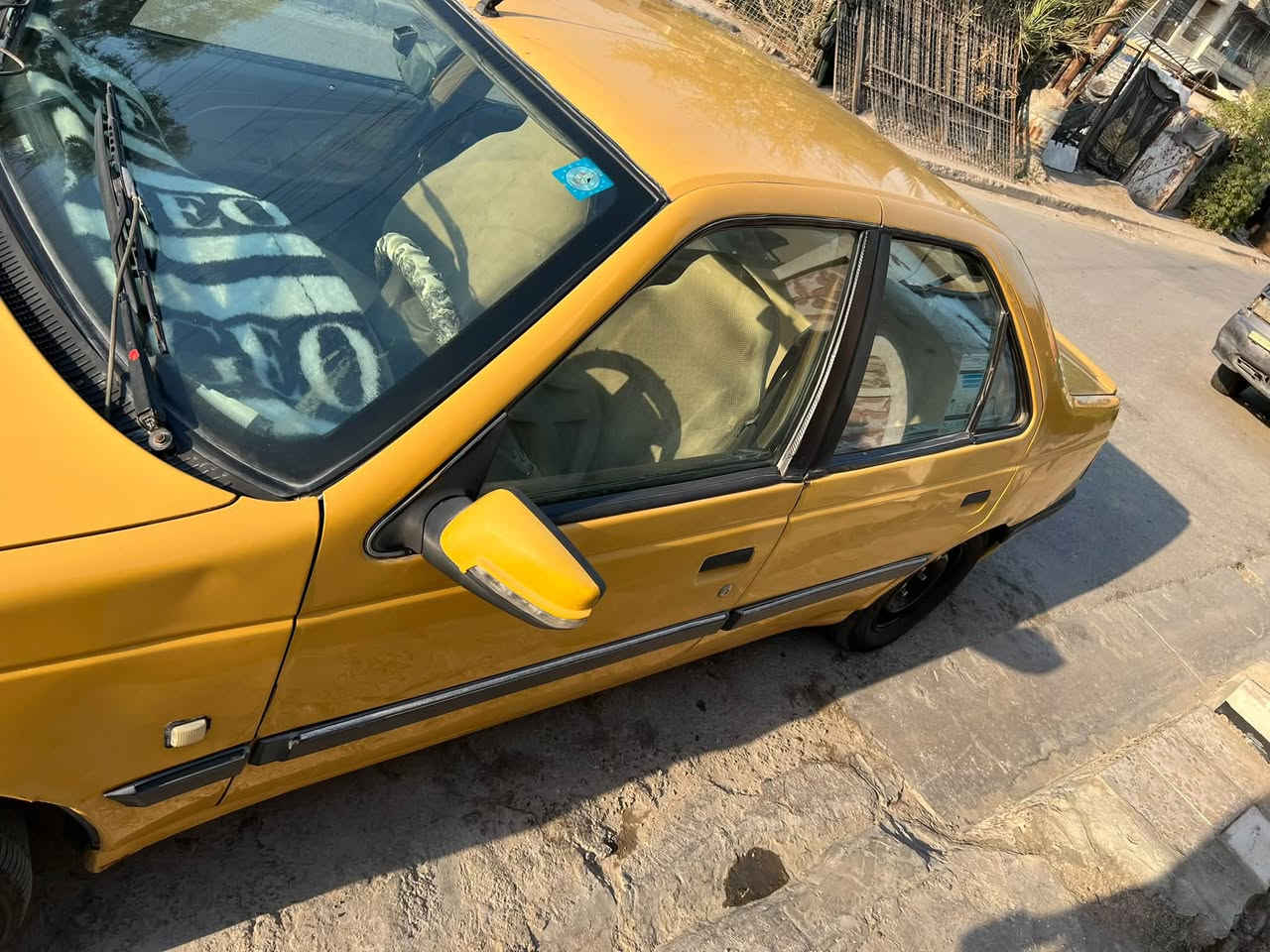 سلام عليكم سياره بيجو لميس للبيع مصفره هيئه وغرامه ما بيها ولا ضربه كهربائيات كلها شغاله تخم تاير جديد تبريد شغال مكينه خير من الله صافيه *********** مكاني بغداد جديده سعر 37ورقه وبيها مجال
