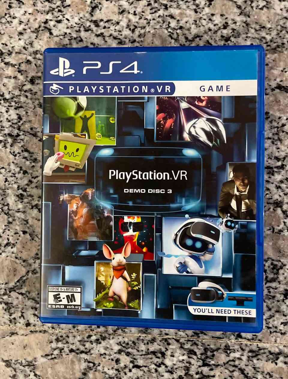 جهاز الواقع الافتراضي (VR) الخاص بجهاز بلي فور جهاز نظيف جداً وجديد مستعمل مرتين فقط ويا الباكيت مالتة وكامل الملحقات (النظارة والجويستكات والسماعات وجميع الكيبلات ) 
وويا ٤ العاب موجودات بالصور 
سعر الجهاز ب ١٦٥
الالعاب ب ٦٠ الف 
واذا سوة احسبهن ب ٢٠٠ الف 
ومتوفر توصيل 
***********
