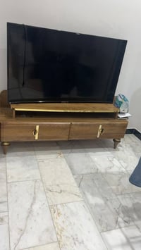 ميز TV • رفوف • نظيف جدا