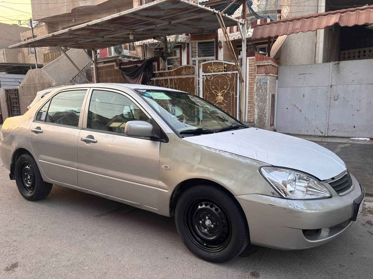 السلام عليكم عندي لانسر بومة لون رصاصي 2011 خليجية بيهة 3 قطع صبغ بدون دواخل محرك 2000 كير اوتماتيك +عادي السيارة بأسمي  رقم بغداد الجديد تحويل شوكت متريد عارضهة ب 72 وبيهة مجال موجودة بغداد الجديدة للاستفسار ‭***********‬
