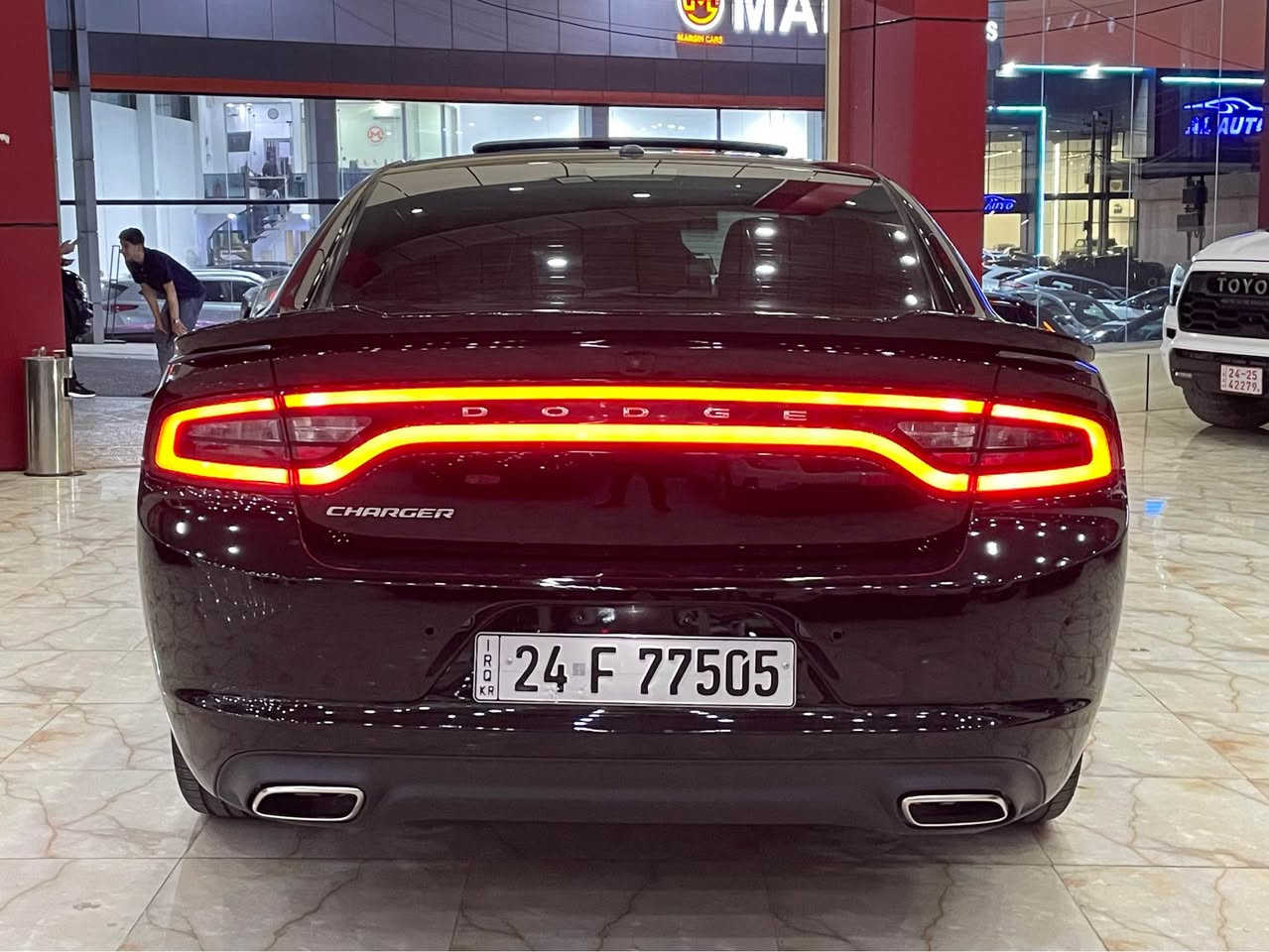 للبيع دوج جارجر 
وارد امريكي 
موديل ٢٠٢٢ 
موصفات sxt plus
ماشية ٨٢ الف مايل 
كشنات جلد و تبريد و تدفئة 
سلايد 
محرك ٦ سلندر 
گير و محرك و تحويل بشرط 
سيارة كلين تايتل مكفولة بدون دعم بدون صبغ بشرط
سعر ٢٦٥ $ و بيها مجال بسيط 
مكان دهوك 
للاستفسار : *********** دهوك, العراق
