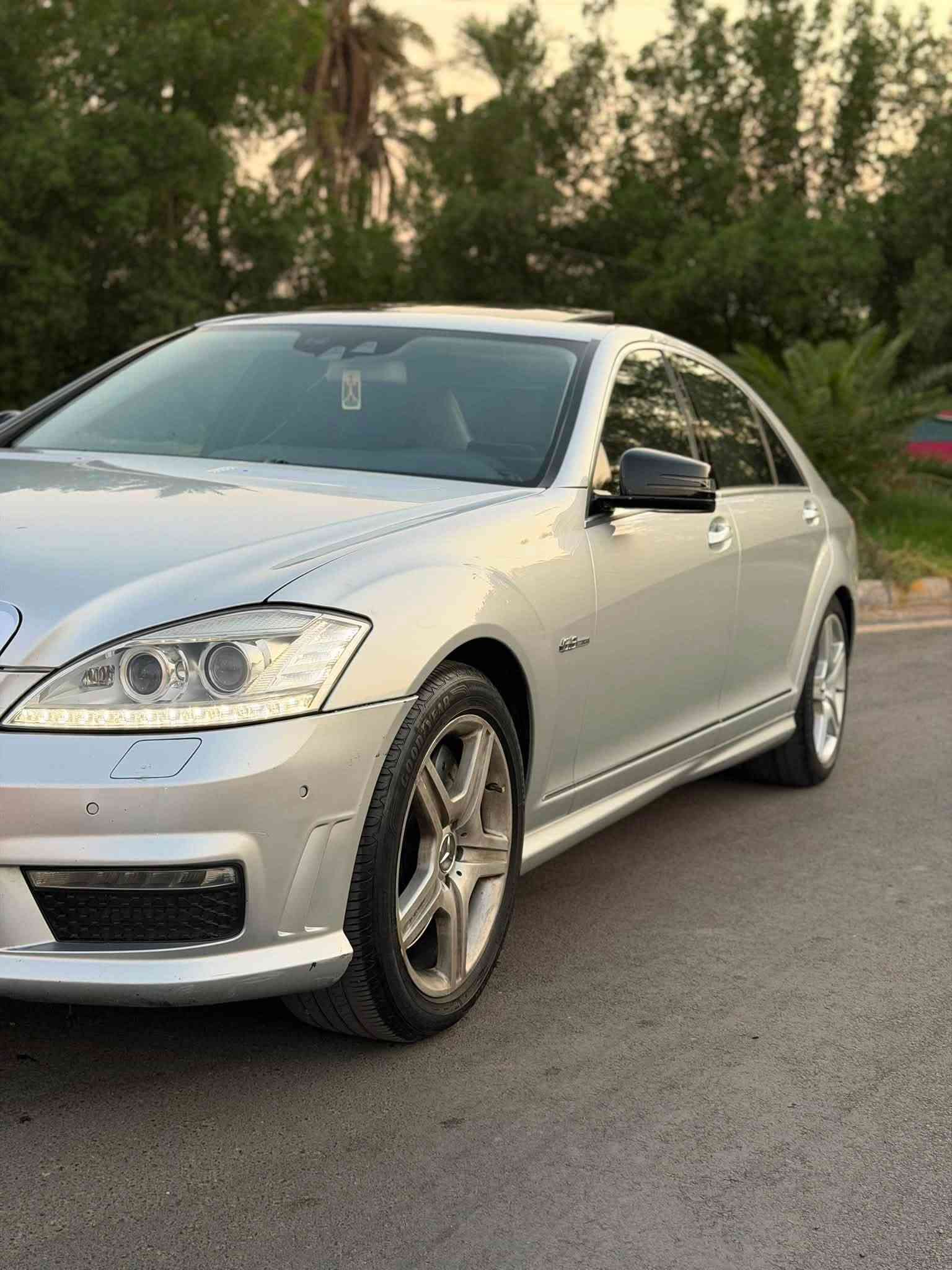 للبيع فقط W221. S63. 2010 AMG أصل
للبيع فقط اعتذر من المراوس. 
كفاله عامه فتح صبغ تعديل حتى دعاميات 
محرك الاصلي  6.3 تنقس طبيعي 
سياره أصل  AMG وبوضع الوكاله ماشيه 150 الف حقيقي فول الفول للاخير 
سلايد. شفتات. ستيرن.  نظام ترحيب دخول ذكي. 5 بردات. ابواب وصندوك ومري شفط. صندوك كهرباء. كشنات حضن وكهرباء وتبريد وتدفئه. ومساج. وهزاز. داخل 7 الوان حسب الطلب. داخل جلد طبيعي دشبول وبطاين وديكورات. تنته كنتاره بلاديه.  لايت داينمك زنون متحرك.  حساسات امامي خلفي. وتوقف ذاتي وتحديد مسار. ناظور ليلي.  
كروز سرعه.  حساس مطر.  مري عاكسه 
جام بلورايز بلادي متغير حسب ضوء 
دركه عظم حرف D اصليه سستم كروز رياضي اصلي AMG وعليه برمجه طلقات وفتح سرعه 
باقي تفاصيله هواي ومعروفه سياره مميزه ومن نوادر 
سياره جديده وجاهزه وعليه ادامه كامله 

سياره رقمه بغداد باسمنا ورقم مميز ع حجم السياره وتحويله مباشر.  
ومكانه بغداد الكرخ والسعر 200 يعنى  
اي استفسار فقط الاتصال ***********
