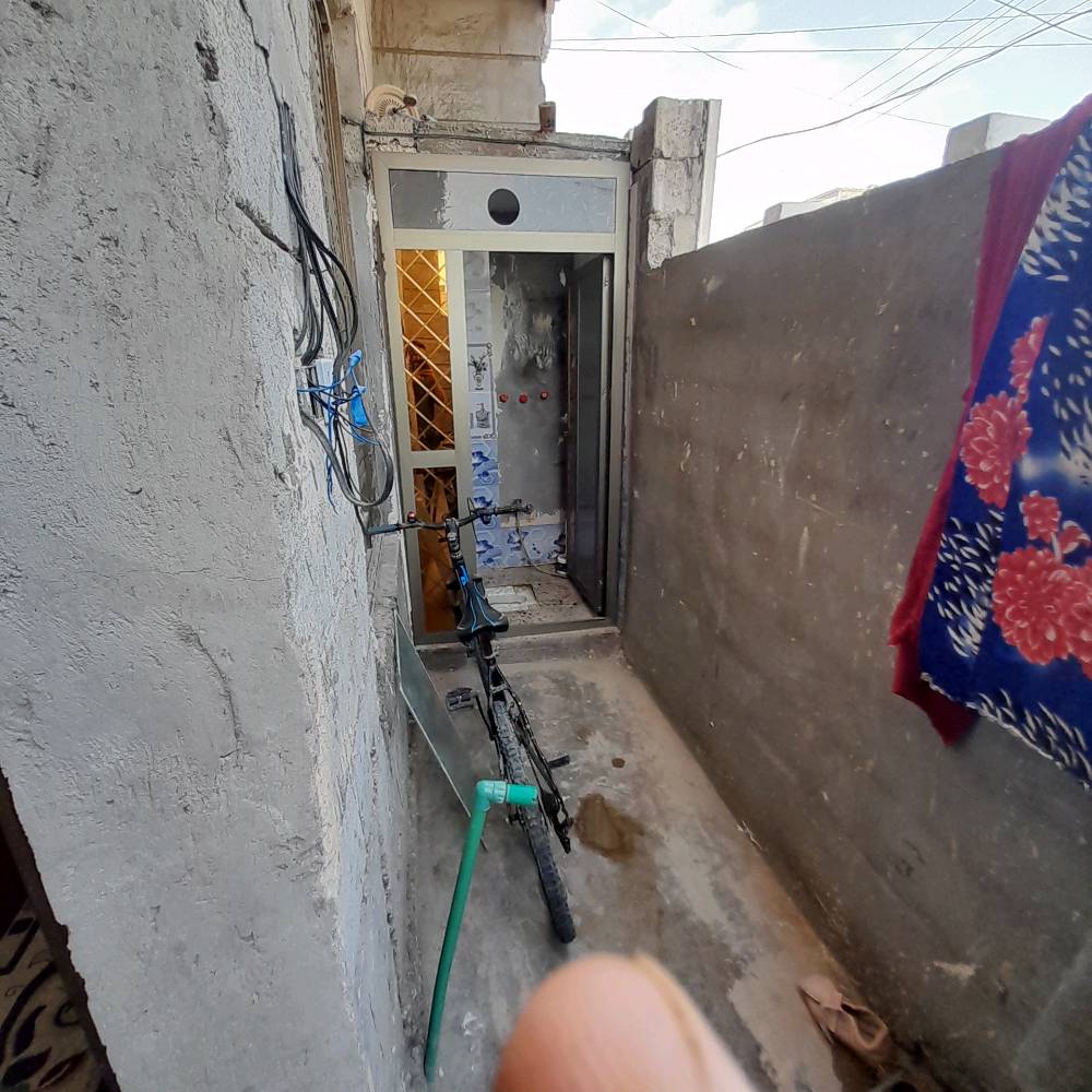 بيت للبيع مساحه 100متر زراعي 7×14في الانتصار مال الراشديه مقابيل مستشفي حماد شهاب يحتوي البيت علا طابقين الطابق الاول غرفه وخدمات وحولي وستغبال ومطبخ وطرمه والطابق الثاني غرفتين وحولي وحمام وسطح السعر 65رقمي ***********
