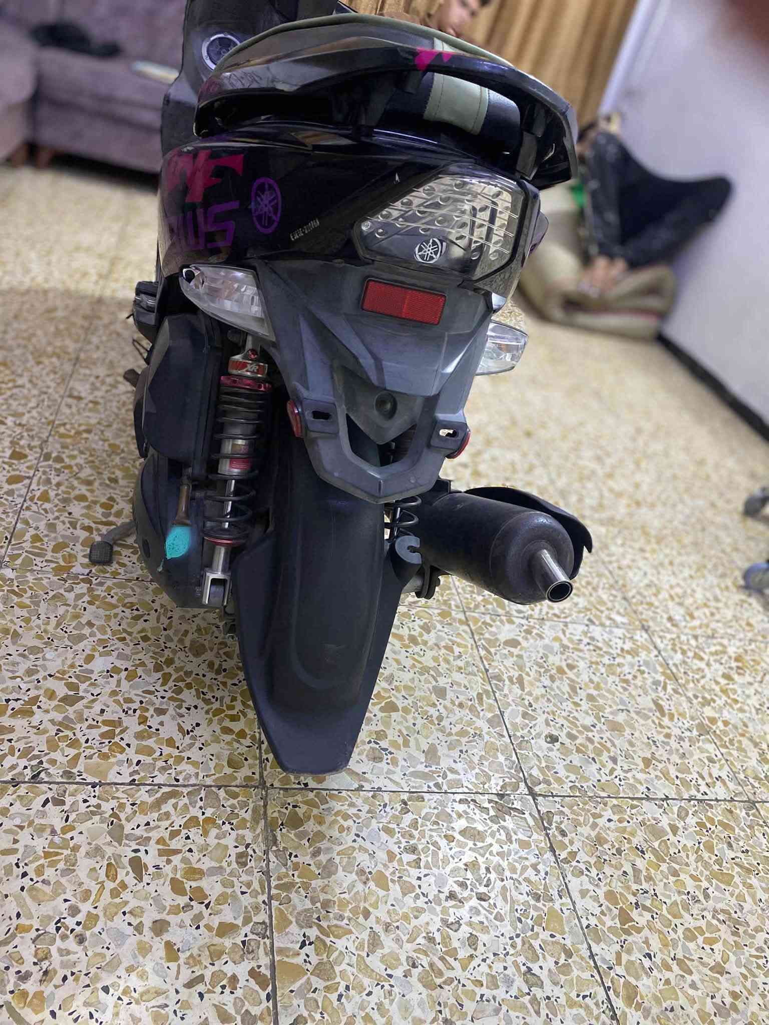 السلام عليكم للبيع دراجه GTR نضيفه  دراجه بيهة تزويد  دبلات امامي ودبلات خلفي وصالنصه  رياضي   كهربائيات كلهة شغاله مابيهة نقص لدراجه  السعر مليون وبيهة. مجال قليل  مكان الشعله لرحمانيه  رقم هاتف ***********
