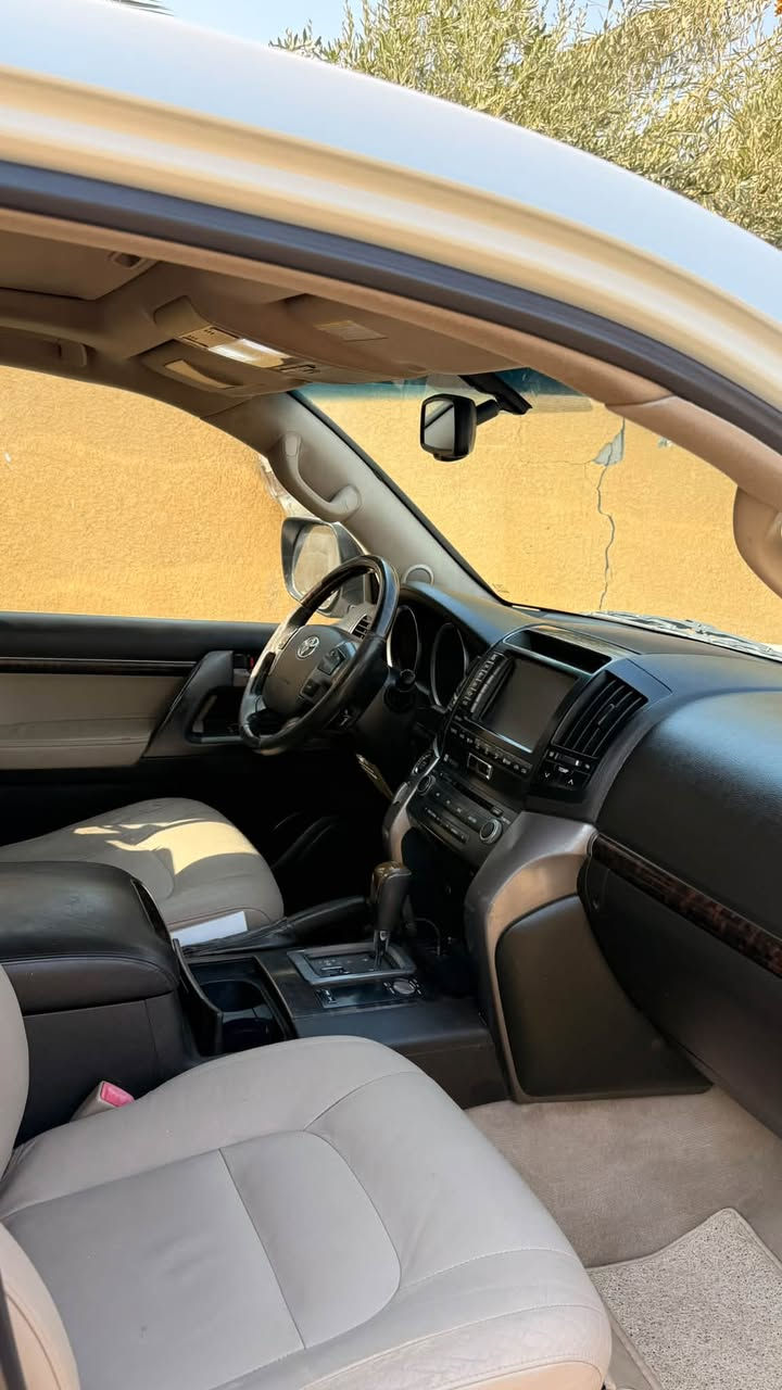 لاندكروز 2010
VXR V8 5700
جاهزة السيارة مابيها نقص فول مواصفات محرك بلادي ممفتوح صبغ جاملغ امامي ايمن ولبنيد تبديل سعر 255 وبيها مجال بسيط ***********
