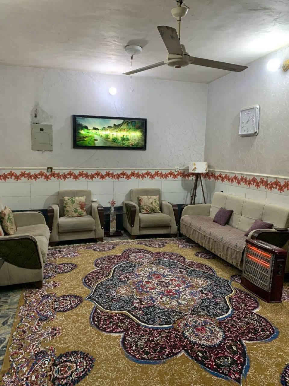 الموقع بابل حلة بستان الحلو 
المساحة:190
البيت متكون من ٣ طوابق
الطابق الاول:متكون من غرفة وهول واستقبال ومجمع صحيات
الطابق الثاني:متكون من غرفتين وهول واسع وسطح ومجمع صحيات ومخزن
الطابق الثالث:متكون من بيتونه واسعه وسطح كبير
للتواصل والاستفسار خاص
أو الأتصال
***********
***********
