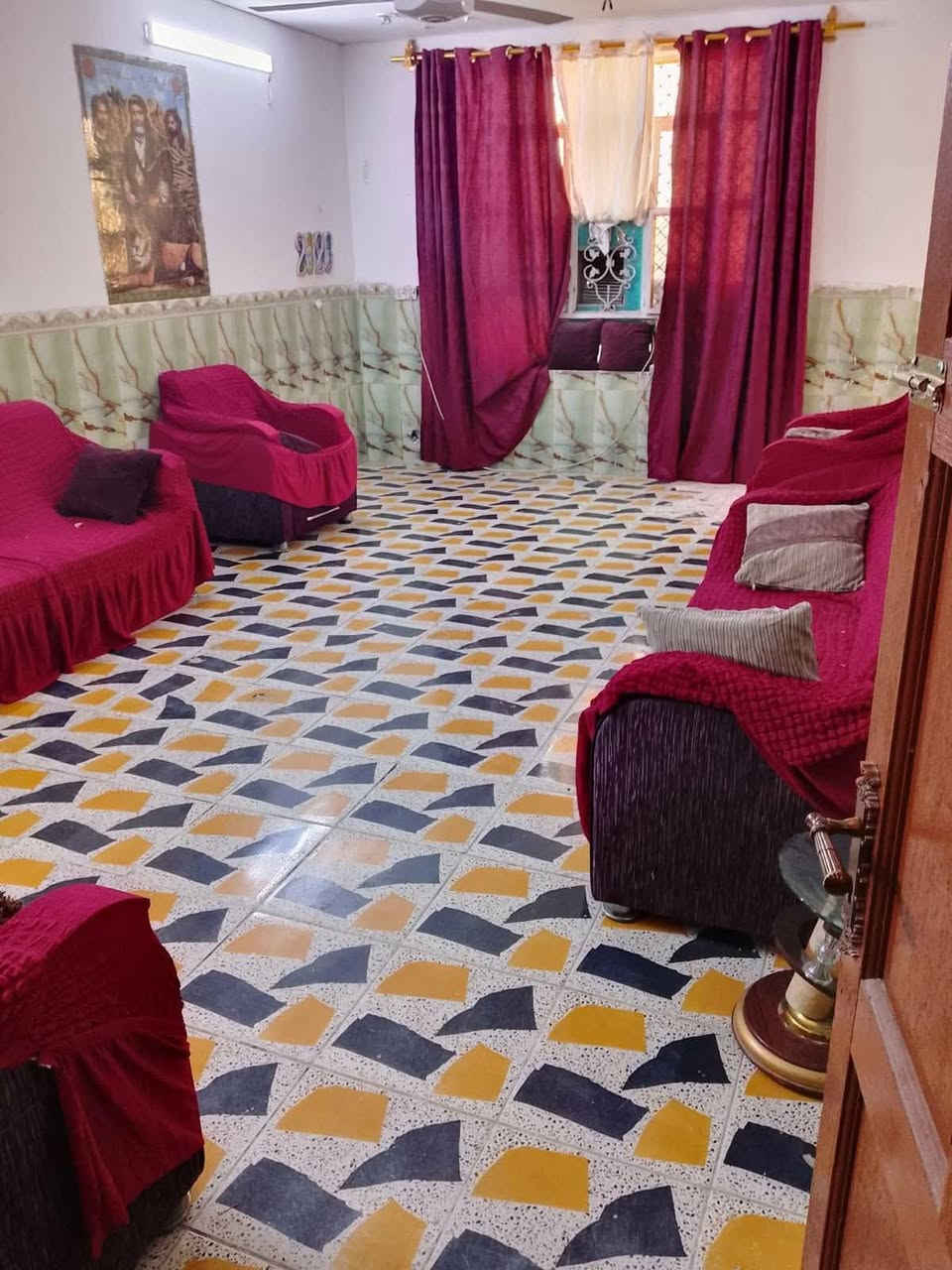 حي البساتين حي الصدرين مساحة 220 متر
اتصل على الرقم لمعرفة التفاصيل ***********
مطبخ جبير اوغرفه صغيره تريد تسويها مخزن تريد تسويها غرفه جهال اوغرفه ماستر ال بابه مسدوده والغرفه الي صورناها او غرفه خطار
