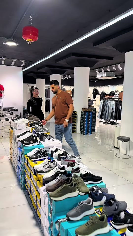 سعر الاحذية 🔥(10.000)🔥 فقط‎ المجمع مفتوح 24 ساعه طيلة ايام الاسبوع  يوجد توصيل 5 لجيمع محافظات العراق  الفرع الاول-📍بغداد-زيونة-شارع الربيعي-مقابيل خطار  سنتر عمارة تاج سنتر داخل السرداب.                                                   هاتف :-*********** الفرع الثاني-📍بغداد-المنصور-تقاطع الرواد-مقابل مطعم العريش-عمارة مناحل حيدر الملا-داخل السرداب. ‏‎هاتف:-*********** الفرع الثالث-📍الموصل-حي الزهور-قرب كولدن مول ‏‎هاتف:-***********
