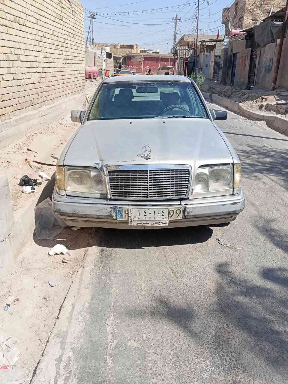 السلام عليكم بيع مستعجل مارسدس لبيع سياره من حداديه طخم تاير مكينه وكير  كله جديد. تبريد منضومه جديده بس كمبريسره  يفصل فقط وسياره جاهزه من جميع نواحي بديه جارد  رقمه صلاح دين  صاقطه نهايت الخمسه وعشرين راعيه يريد مداور سعره 38وبيه مجال   مكانه ناصريه شطره   
رقم ***********
