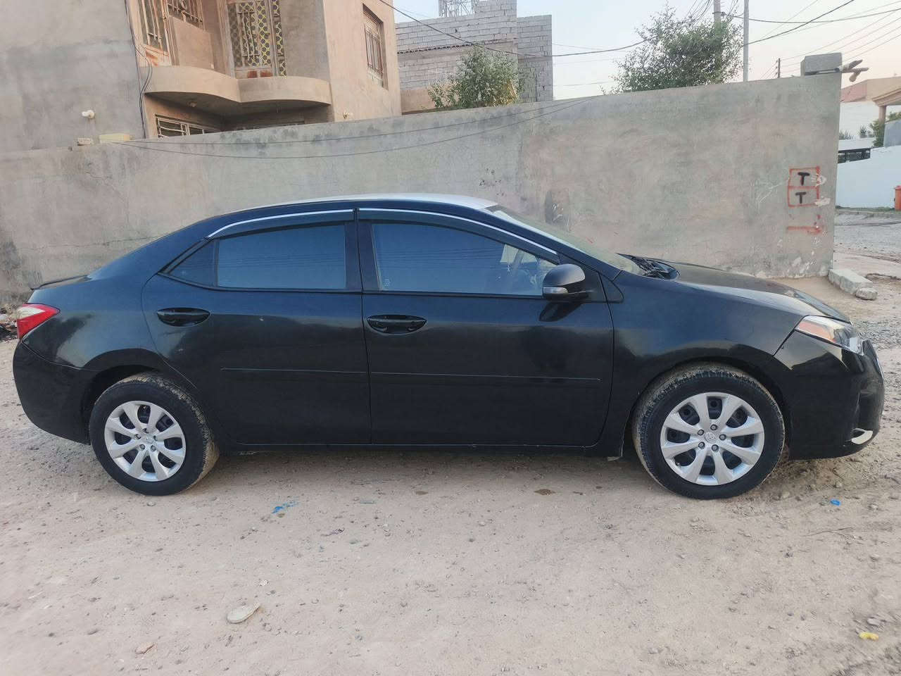 السلام عليكم 
🚗 للبيع تويوتا كورولا 2014 – لون أسود 🚗
✅ رقم بغداد – إنجليزي
✅ تخم تاير
✅ محرك ، لا تبخير ولا تنقيص
✅ منظومة تبريد جديدة بالكارتون
✅ جامة جديدة
⚠️ السيارة مكلوبه، لكن شكلها كلش حلو
✅ جاهزة للشغل والاستخدام
💰 السعر المطلوب: 90
📞 للاستفسار:
***********
***********
