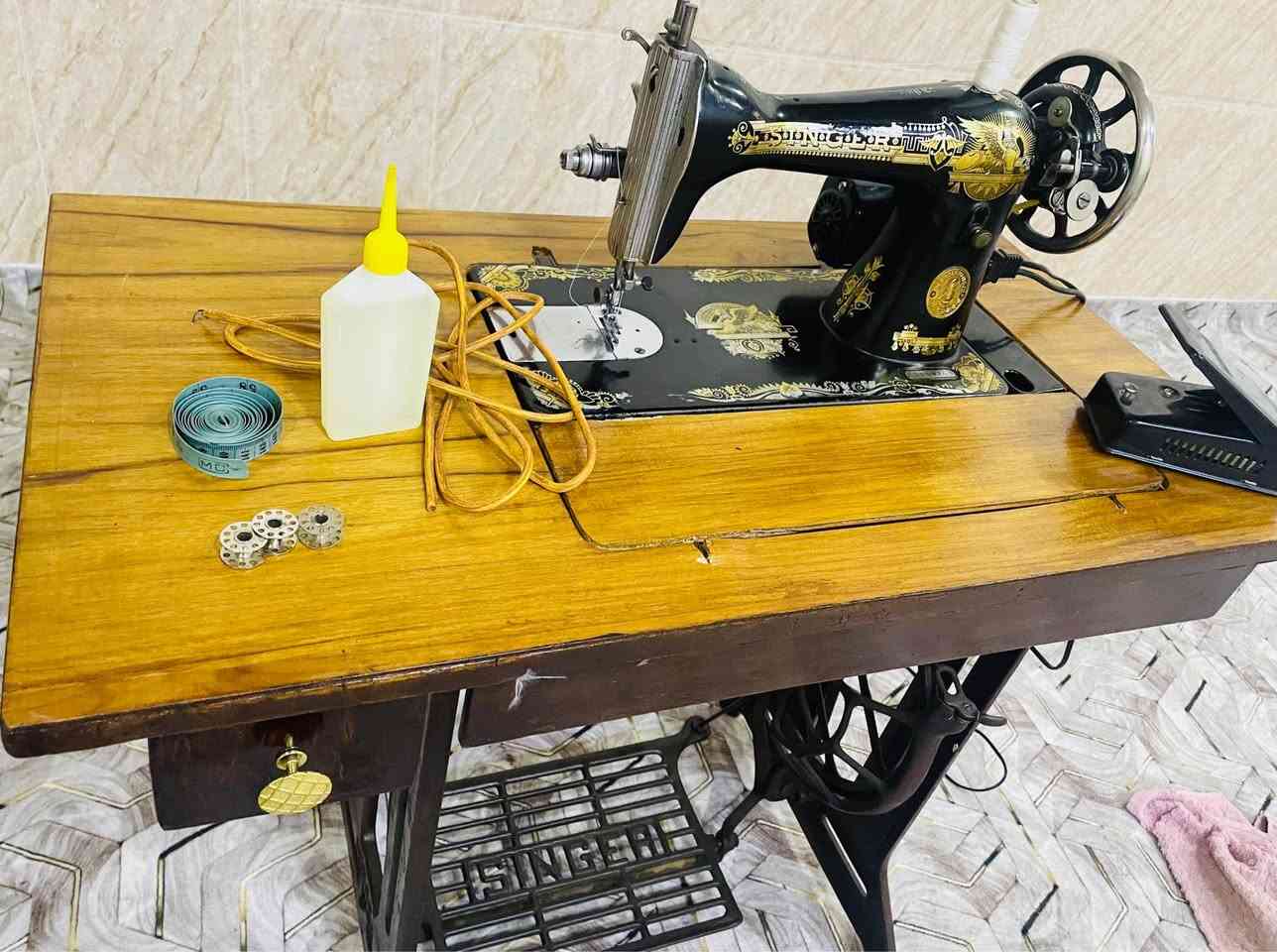 ماكنة خياطة سنجر أنگليزي الأصلي القديم صنع عام 1942 تخيط بشكل ممتاز عل الكهرباء والرجل تمتاز بالقوه والمتانة الماكنه مال بيت مو محل للعلم السعر 150 ألف 
للمهتم خاص ***********
المكان كركوك يوجد توصيل كركوك, العراق
