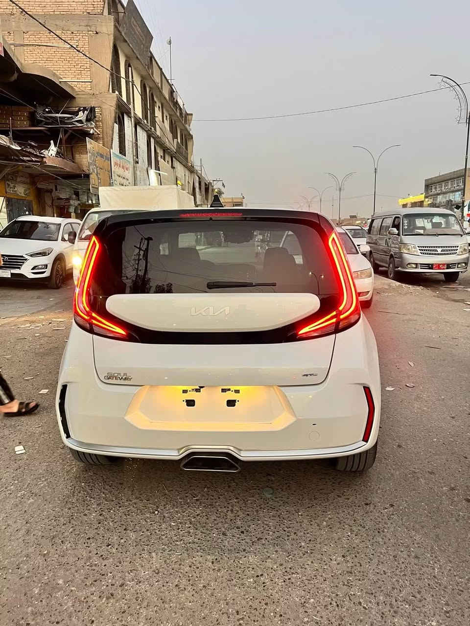 NO. :476
Year :  2023
Make : KIA
Model : SOUL  GT-LINE
اللون : ابيض
سعه المحرك :  2.0 DOHC دوش
المسافه المقطوعه : 6812ml
----------------------------------
🚘 المواصفات 🚘
وارد امريكي  🇺🇸
بصمه
فتح
شاشة العدادات ديجيتال
شاشه 
كاميرا
فرش جلد و مخمل
تحكم سرعه
تحكم مسجل
شاحن وايرلس
تحكم سرعه
تحكم مسجل
ويل 18
هاندبريك كهربائي
نظام عرض الكاميرا
اضويه اماميه و خلفيه LED
تشغيل عن بعد
حساس تجاوز
تحديد مسرب
DRIVE MODE
----------------------------------
⭕️ حادث السياره صبغ في جاملغ امامي
 من جهة الباب فقط
----------------------------------
💲 السعر على الخاص 💲
----------------------------------
مكان السياره بل الحله

☎️ للاستفسار  يرجى الاتصال على الرقم التالي☎️

⬇️                            ⬇️              
***********
