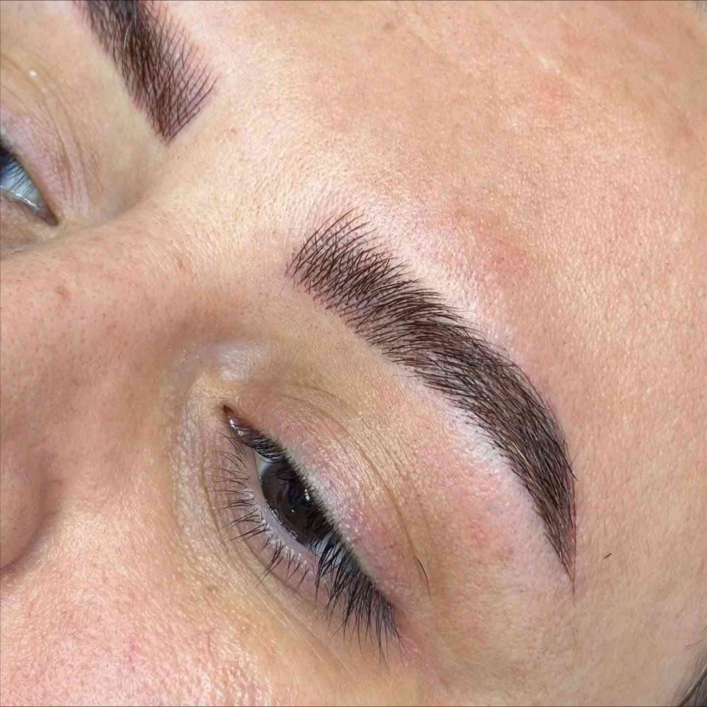 صالون فله سبا
قسم الحواجب
شغل ودقه ولا غلطه يمنه تعالي وطمئني 🌹💋
