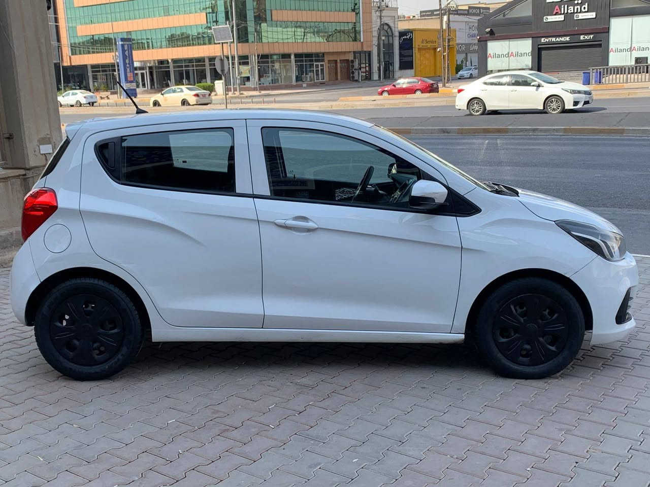Chevrolet spark 2016
چوار پارچە و ساردە کوتەک ، تەبرید بێ کێشەیە و گێر و مەکینە نەکراوەتەوە و بەشەرت  هەزەو و سەنەوی بەسەر چووە و داوای 75 وەرەقە دەکەم و مەجالێکی برایانە.
ژمارە: ***********
