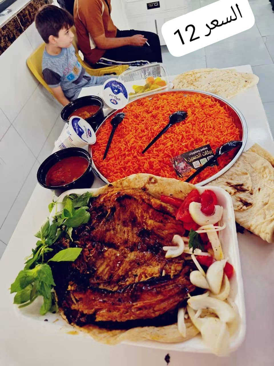 *********** الحجز واتساب 🦋 
مندي دجاج 
سمك 
تمن ومرك 
كباب 
قيمه نجفيه 
باجه 
كل الاكلات للغدااااا موجوده

نص مكتوب في الصور:
- 9000
- صينية تمن ومرك ب٥ آلاف
- العرض ب 8 الاف
- السعر 12
