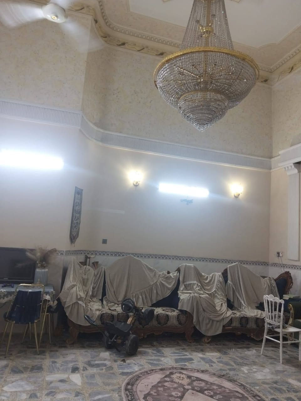 🏡 عقار كلاسيك مسلح للبيع – موقع مميز
📍 الموقع: الطالبيه – محلة 323
📐 المساحة: 227 م²
📏 الواجهة: 8 م
📏 العمق: 30 م
🏢 البناء: طابقان
🛏️ عدد غرف النوم: 4
🛣️ عرض الشارع: 20 م
🚶 الرصيف: 5 م

✨ عقار كلاسيك، مسلح ونظيف، يتميز بموقع ممتاز ومناسب للسكن والاستثمار.

📞 للاستفسار ومزيد من التفاصيل:
يرجى مراجعة مكتب الأمان للعقار أو الاتصال على:
***********
