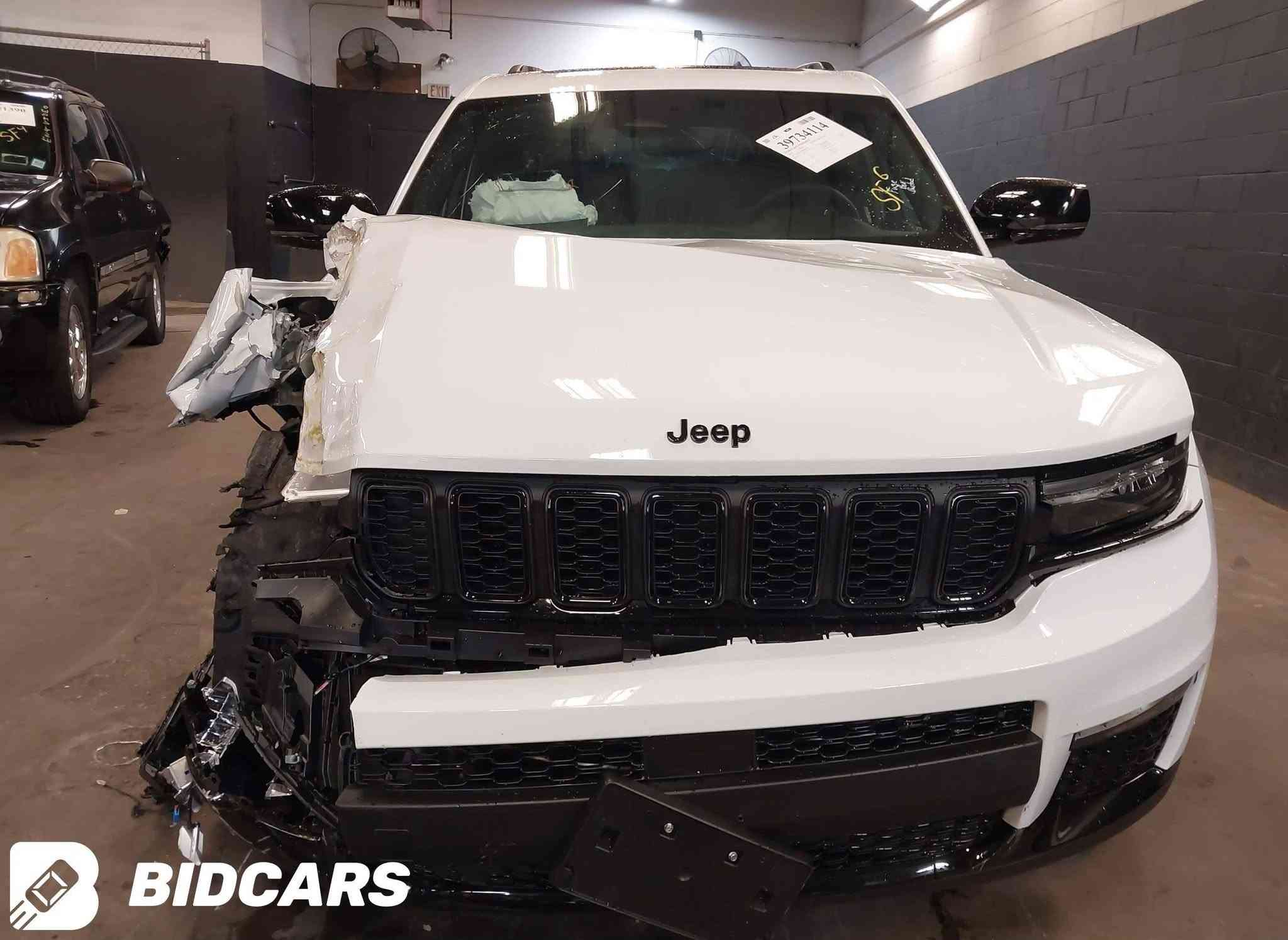 جيب لاريدو لمتد فول مواصفات موديل 24 بيع مستعجل(26000&) يعني شدتين وستين وبيه مجال لشراي سياره جاهزه وحلوه سياره عئليه  صور الحادث وصوره واليحب والشرلي يتصل ويدلل(***********) بي واتساب

نص مكتوب في الصور:
- BIDCARS