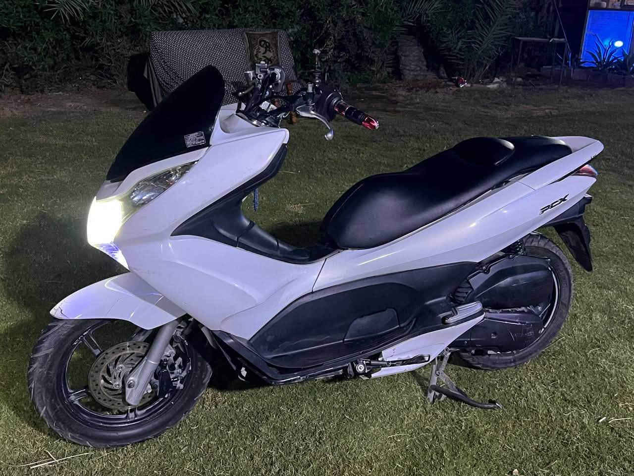 السلام عليكم
ة (PSX)...(جيل الاول)  
🛵للبيع  
دراجة شلعه معدل كهربائيات كلهه شغاله 
دراجة جديده  نضيفه بيها نقص بسيط

السعر:1450 مليون واربعميه وخمسين وبيها مجال
العنوان: مدينه الصدر
رقم الهاتف:***********
