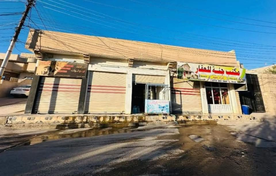 🏡 دار ركن للبيع + 5 محلات مؤجرة 🏡

الموقع: حي الملايين الأولى - قرب جامع الحسنين.

 المساحة: 403 م² (واجهة 15 م ركن).

 السند: بستان ملك صرف.

 الوارد: 5 محلات تجارية مؤجرة بـ (625 ألف شهرياً) 💵.

📌 تفاصيل البناء (طابقين):

 الأول: 3 غرف نوم، استقبال، هول، مطبخ، صحيات، كراج، حديقة.

 الثاني: 3 غرف نوم، هول، صحيات، بيتونة.

📞 للاستفسار:

*********** | ***********
